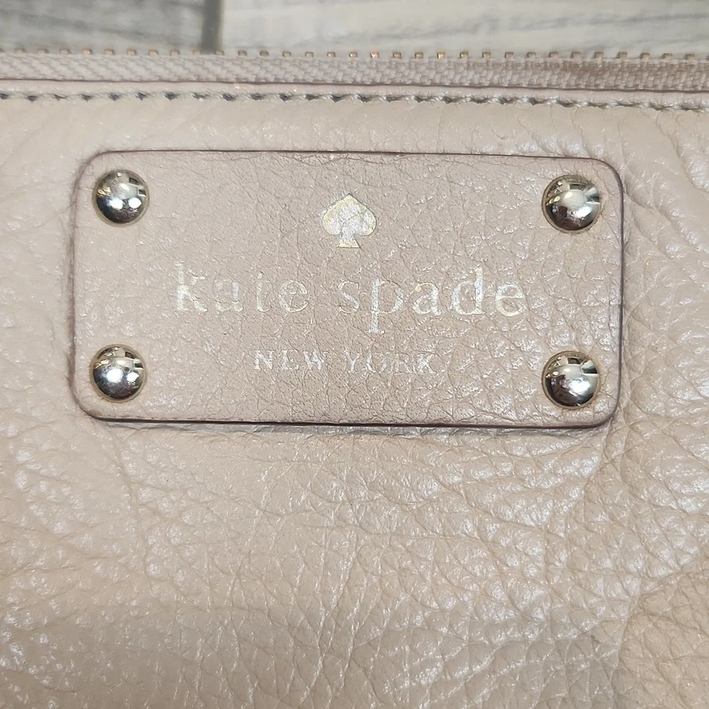 Kate Spade Leather Cream Wristlet with Navy Blue Interior‎